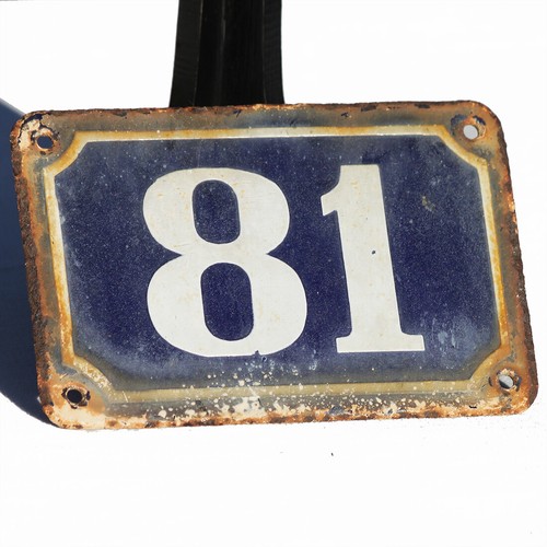 Plaque emaillée numéro - , de