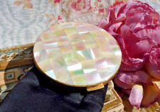 ANCIEN POUDRIER FANTAISIE VINTAGE en métal doré recouvert de NACRE