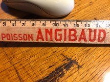 Ancienne règle en bois