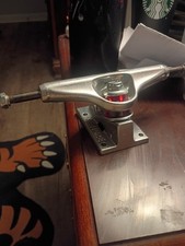 Venture Skateboard Truck 5.2