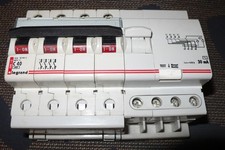 DISJONCTEUR DIFFERENTIEL 4POLE