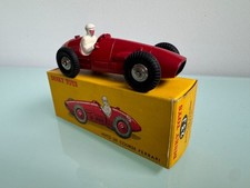 Ferrari auto de course Dinky