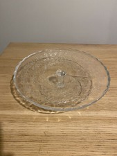 plat à gateau sur pied