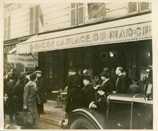 Paris, bar-tabac de la place du marché à Neuilly Vintage silver print, au lendem