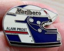 PIN'S F 1 FORMULA ONE CASQUE PILOTE ALAIN PROST MARLB0RO FOND ARGENT