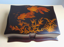 Boite ancienne distributeur à cigarette en  bois laqué Chine  décor poissons