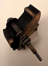 Un ancien condensateur variable 20pF à 600pF axe double dont un démultiplié