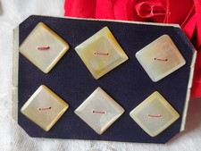Rare petite plaque boutons
