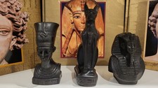 Lot de 3 figurines égyptiennes en résine – Nefertiti , Bastet, Pharaon,
