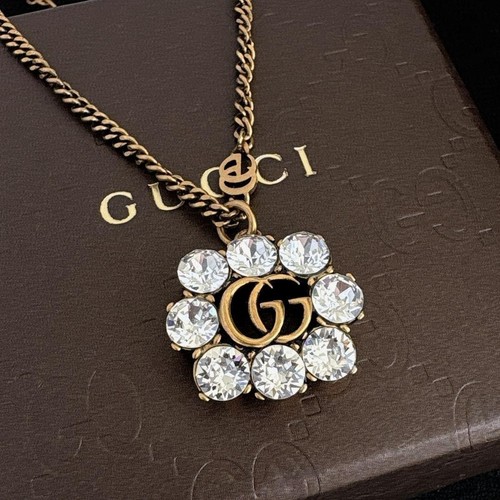 Collier pendentif strass