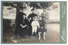 Famille groupe jardin sous arbre - Grande CDV, J. Trucy, Marseille