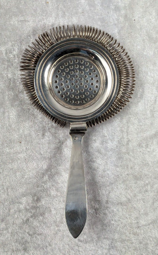 Passoire shaker cocktail - passoire, a