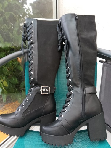 Bottes noires fourrée neuve