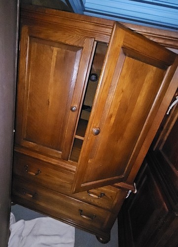 Large wooden armoire - that, is