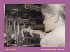 PHOTO PRESSE 1961 : APPAREIL RÉÉDUCATION FONCTIONNELLE DE LA MAIN MÉDECINE -Q375