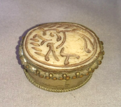 Ancienne petite boite pilule - petite, a