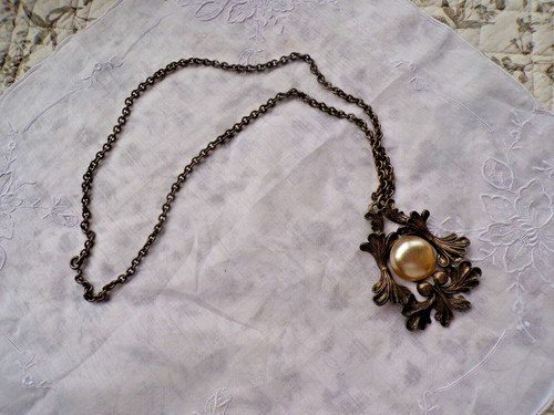 Ancien collier avec pendentif