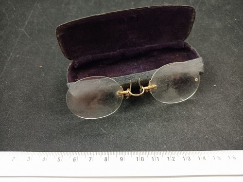 Ancienne paire lunettes - paire,