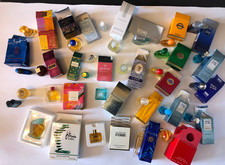 Lot de 27 miniatures de parfum