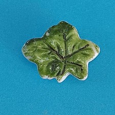 RARE 1ère Epoque Allemande  FEUILLE DE LIERRE - porcelaine polychrome verte