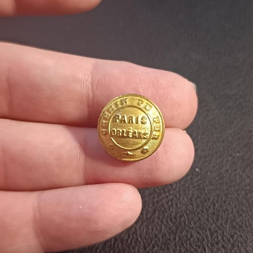 Bouton chemins fer - de,