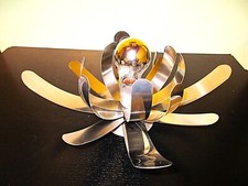 Lampe vintage fleur inox Jocelyne Trocmé .