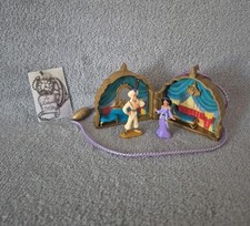Petite boite style Polly Pocket Disney Aladdin et Jasmine