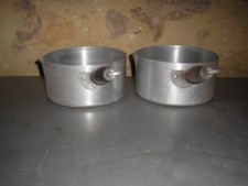 Anciennes casserolles en alu