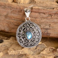 Pendentif ovale femme en