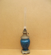 ancienne lampe à pétrole en faience dans le gout de Théodore DECK bronze hérons