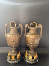 "PAIRE DE VASES A L ANTIQUE
