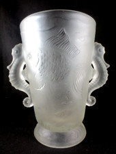* Vase verre moulé dépoli  "