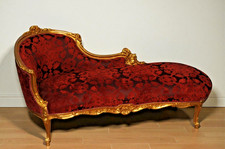 Banquette style Louis XV – Rouge & doré, bois sculpté et dentelle
