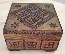 Boîte en Bois Sculptée à la