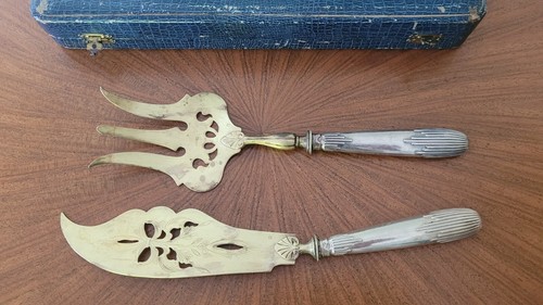 Couteau fourchette à - et,