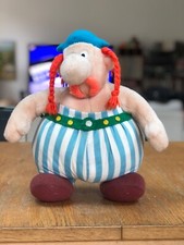 Grande Peluche OBELIX 40 cm datant de l'ouverture du parc Asterix 1989.