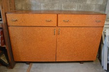 Grand bahut en panneaux de particules verni, années 50 (déco, atelier, sous-sol)