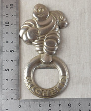 Ancien décapsuleur en métal