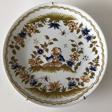 Assiette décorative reproduction "Vieux Moustier" 18 Eme Siècle .