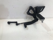 PLATE-FORME AVANT GAUCHE BENELLI 250 2021-2023 / REPOSE-PIEDS AVANT GAUCHE