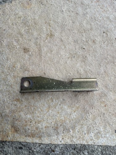Plaque fixation taille haie - plaque,