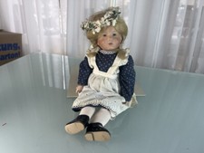 Poupée de collection tête porcelaine 37 cm. État voir photos.