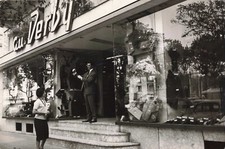 ANCIENNE PHOTO DE PRESSE J.BARDE "INDEPENDANT"  VITRINE MAGASIN PERPIGNAN DERBY