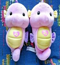 NB/ DOUDOU PELUCHE VEILLEUSE BRUIT HIPPOCAMPE ROSE FISHER PRICE KOM NEUF