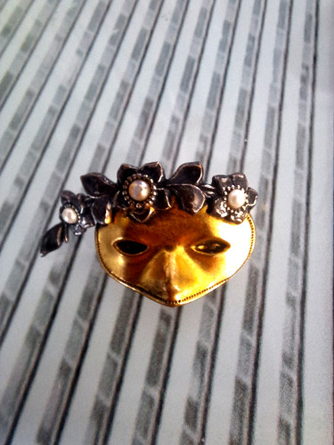 Broche masque arlequin