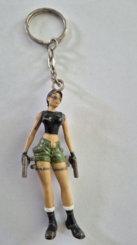 Figurine porte clés lara - porte,