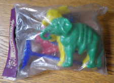 Les jouets HELLO jeux de plage en plastique vintage état neuf 5 moules 1 râteau