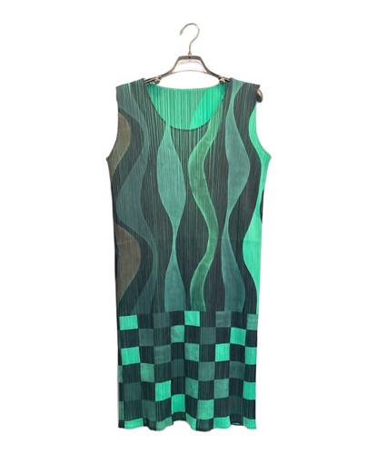 Robe plissée sans manches