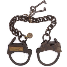 Petites manilles de menotte de prison de fer manchette ancienne vintage finit...