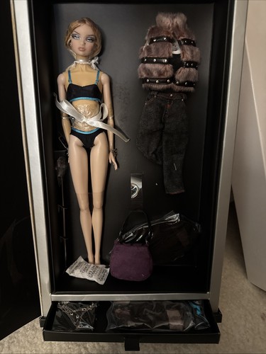 Integrity toys model behavior - integrity,